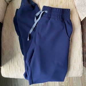 Navy blue! Figs jogger scrub pants - size:S! ✨